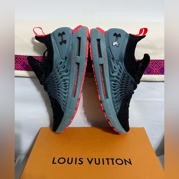 H O V R - Picture 1 of 12